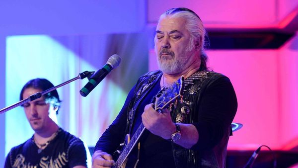 Cum se simte Nicu Covaci după operația pe creier? „Urmează o perioadă mai delicată, în care învață din nou să meargă”