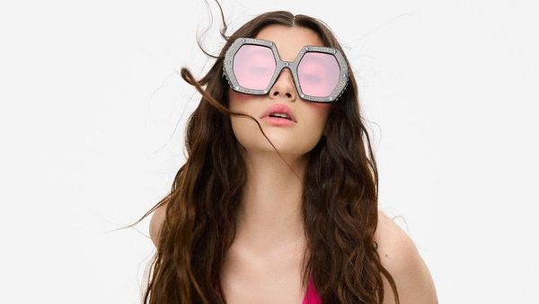 Motivul pentru care Erika Isac s-a ras în cap! Fanii au criticat-o dur: ”Ce nu faci pentru atenție”