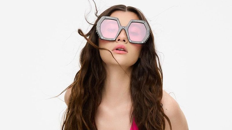 Motivul pentru care Erika Isac s-a ras &icirc;n cap! Fanii au criticat-o dur: &rdquo;Ce nu faci pentru atenție&rdquo;