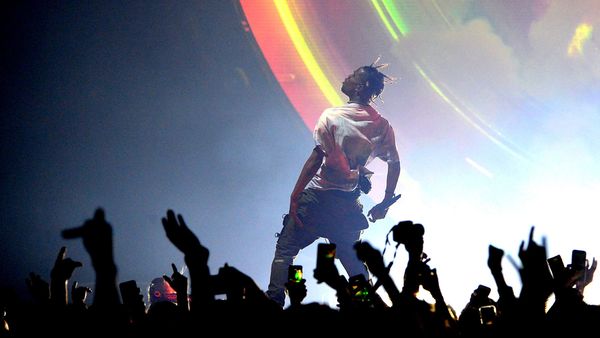 Rapperul Travis Scott va cânta în premieră în România, la festivalul Beach, Please! de la Costineşti