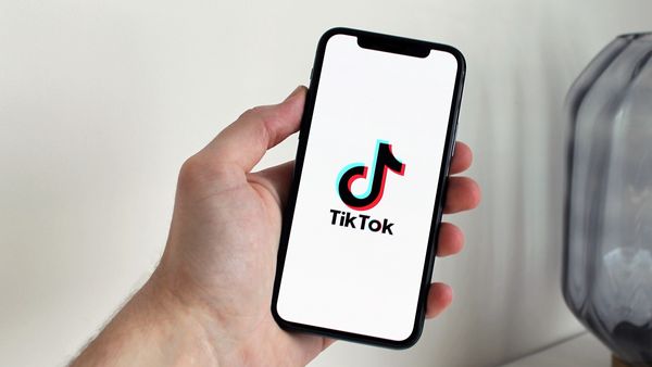 Lovitura dură pentru TikTok! Comisia Europene suspendă noul program al platformei: ”Există riscuri pentru sănătatea mintală a utilizatorilor” 