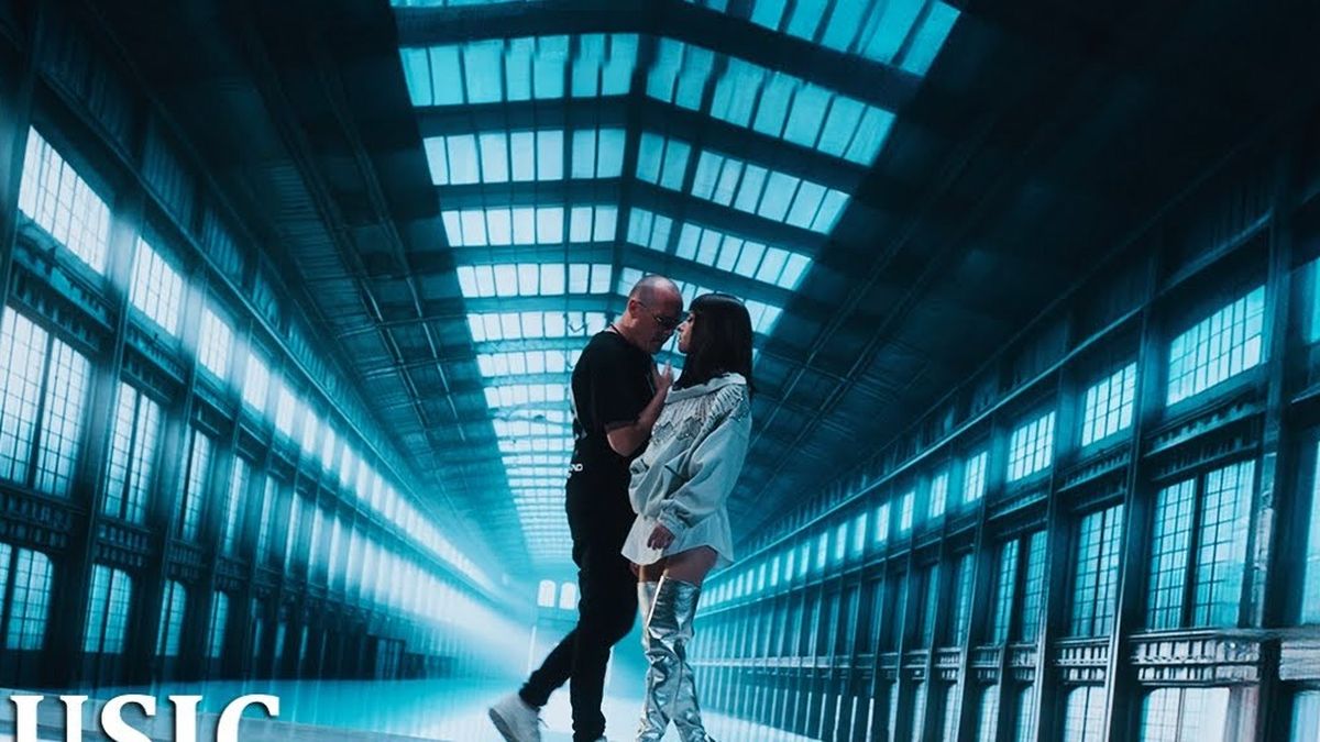 Mellina x What&acute;s UP - Un Pahar de Rom