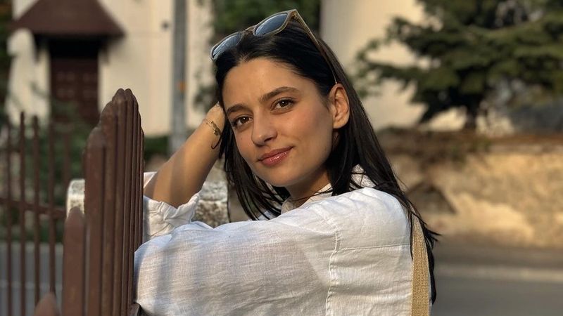 Ce i-a impus tatăl Oanei Moșneagu pentru a nu-și vedea fiica plecată din casa părintească: "Stai acasă cu bani, sau pleci fără bani!"