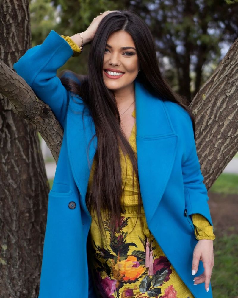 Paula Seling, apariție de senzație pe străzile Parisului