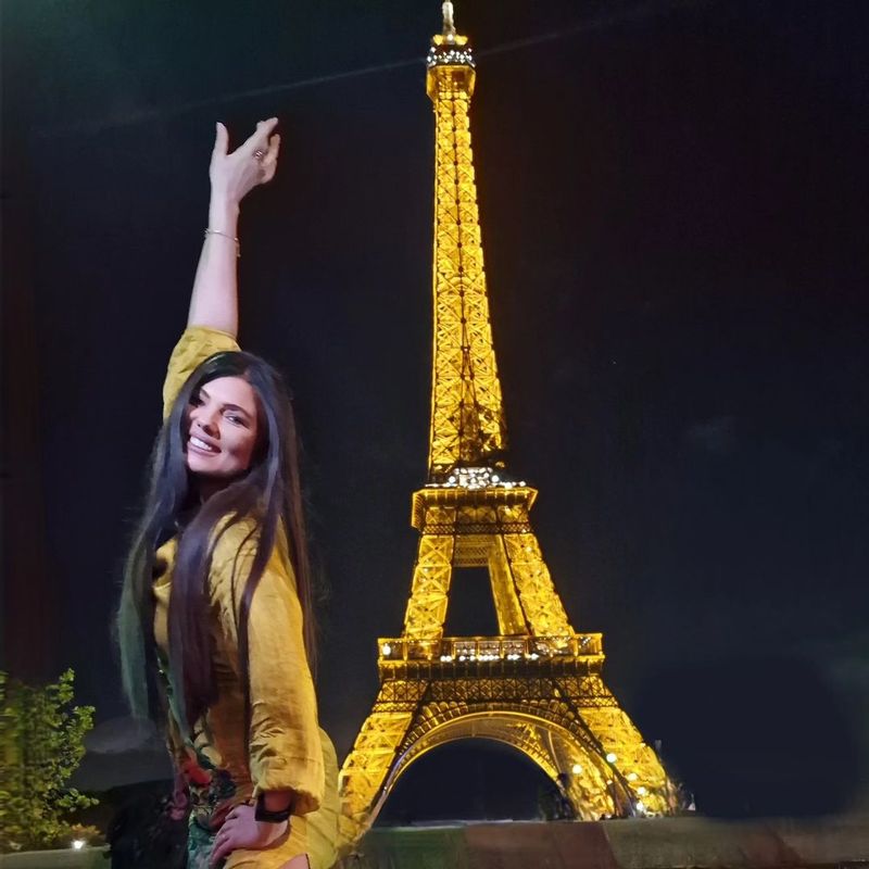 Paula Seling, apariție de senzație pe străzile Parisului