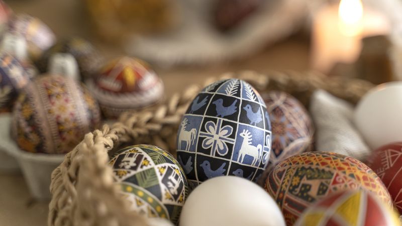 Cinci alimente care nu trebuie să lipsească &icirc;n 2024 de pe masa de Paște