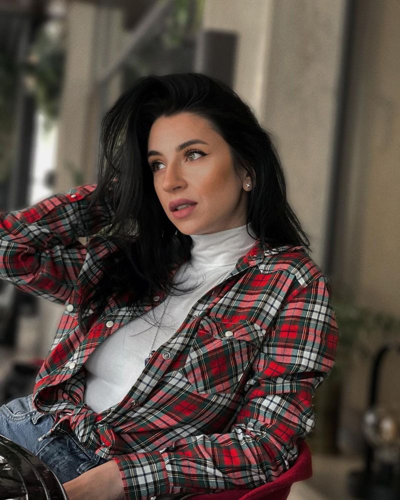 Cine este și cu ce se ocupă Carla Oprișan, sora lui Nicole Cherry