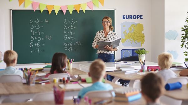 Când se întorc elevii la școală după vacanța de Paste?