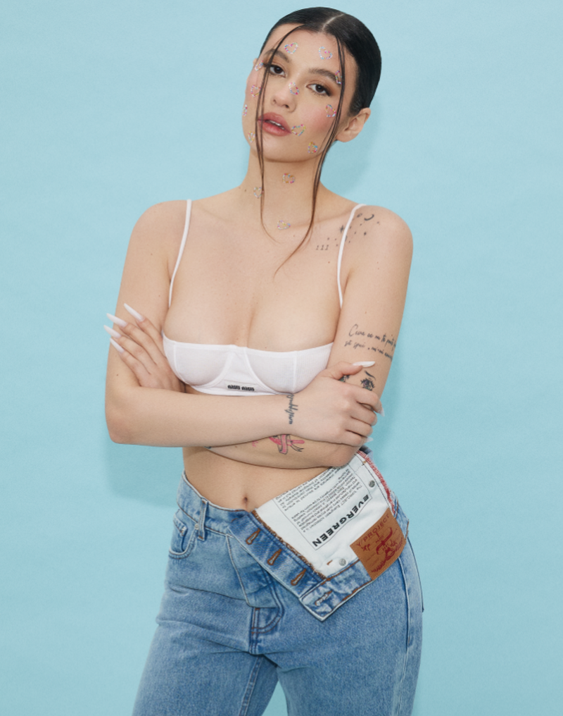 Erika Isak rasa in cap