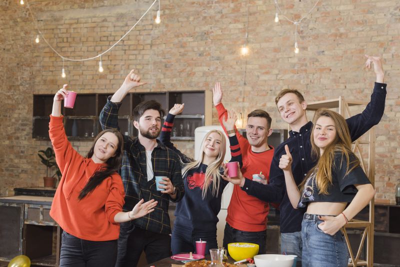 Românii se bucură de o zi liberă de 1 Mai