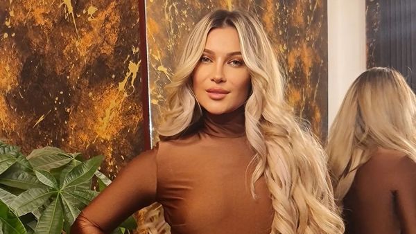 De ce Lora nu a devenit mamă p&acirc;nă la 41 de ani: "Eu mă simt mamă și punct. Am instinctul acesta matern&rdquo;