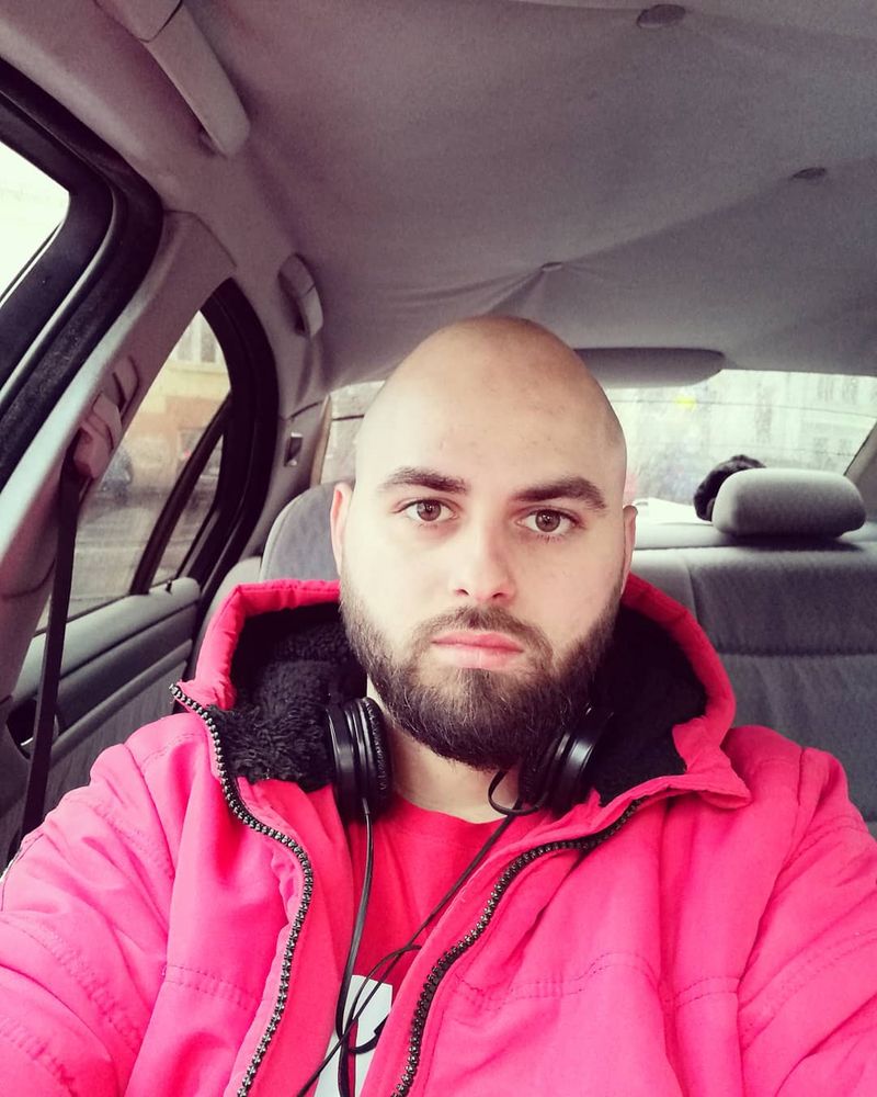 Alex Mica uitat de fani