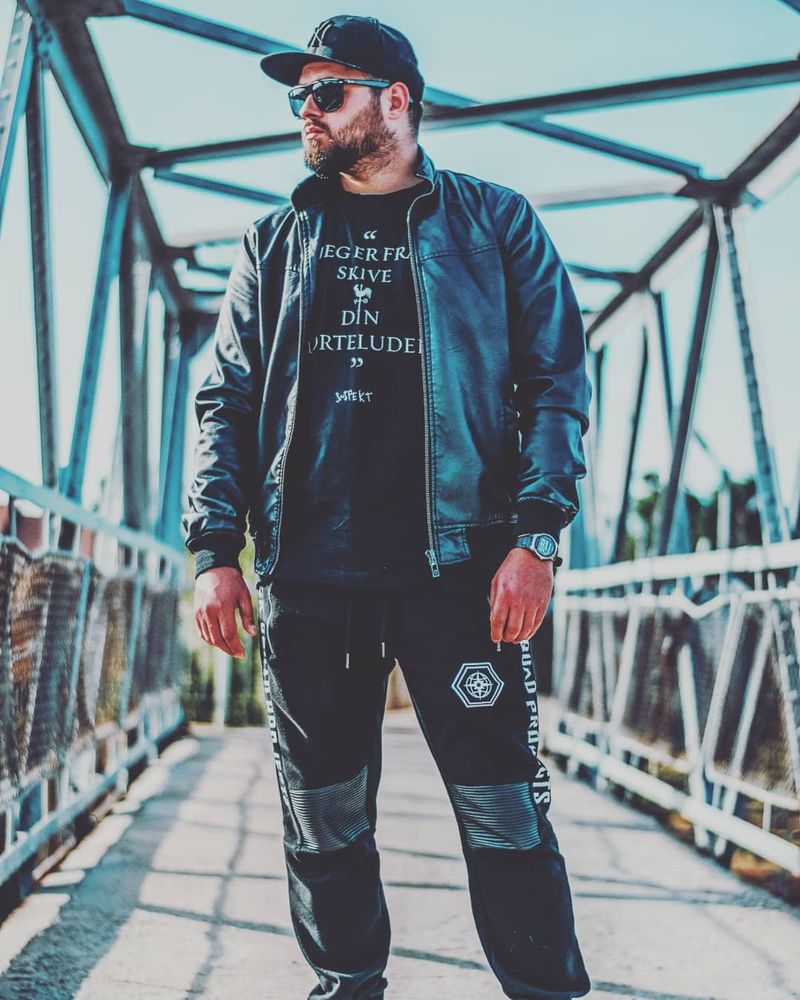 Alex Mica uitat de fani