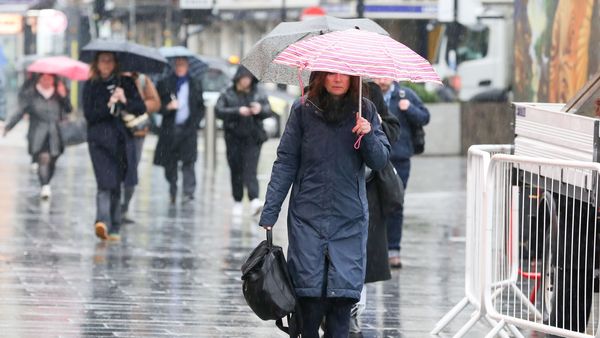 Se intorc ploile în România! Vor cădea şi 40 de litri de apă pe metru pătrat. Județele afectate de averse torențiale, grindină și descărcări electrice