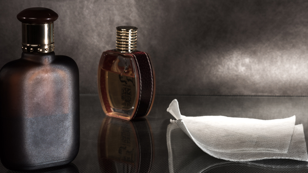 Persistența unui parfum: cât de importantă este durabilitatea acestuia pentru a ne bucura de o experiența olfactivă unică?