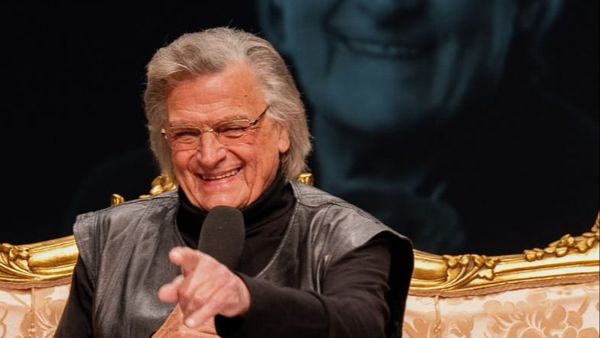 Vești bune despre starea de sănătate a lui Florin Piersic! Maestru a început să mănânce și să bea apă singur