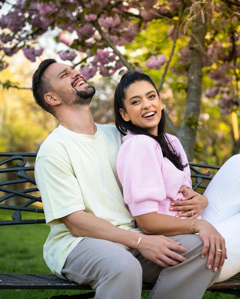 Vlad Gherman și Oana Moșneagu se ocupă de ultimele pregătiri pentru nuntă 