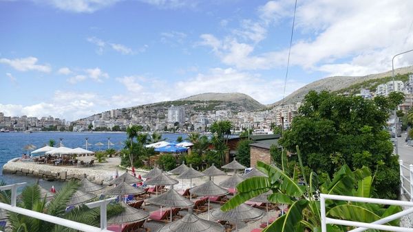 C&acirc;t costă o vacanță &icirc;n Albania &icirc;n 2024: Plajele, comparate cu cele din Maldive