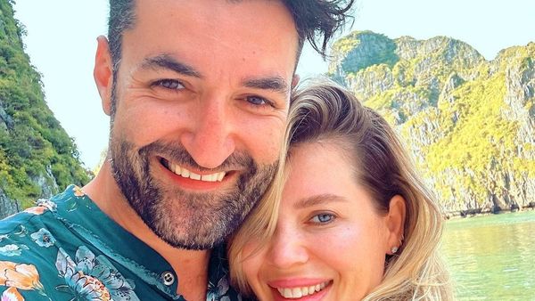 Smiley, declarații sincere după un an de căsnicie cu Gina Pistol: „Ceea ce leagă doi oameni se transformă doar odată cu timpul și cu viața”