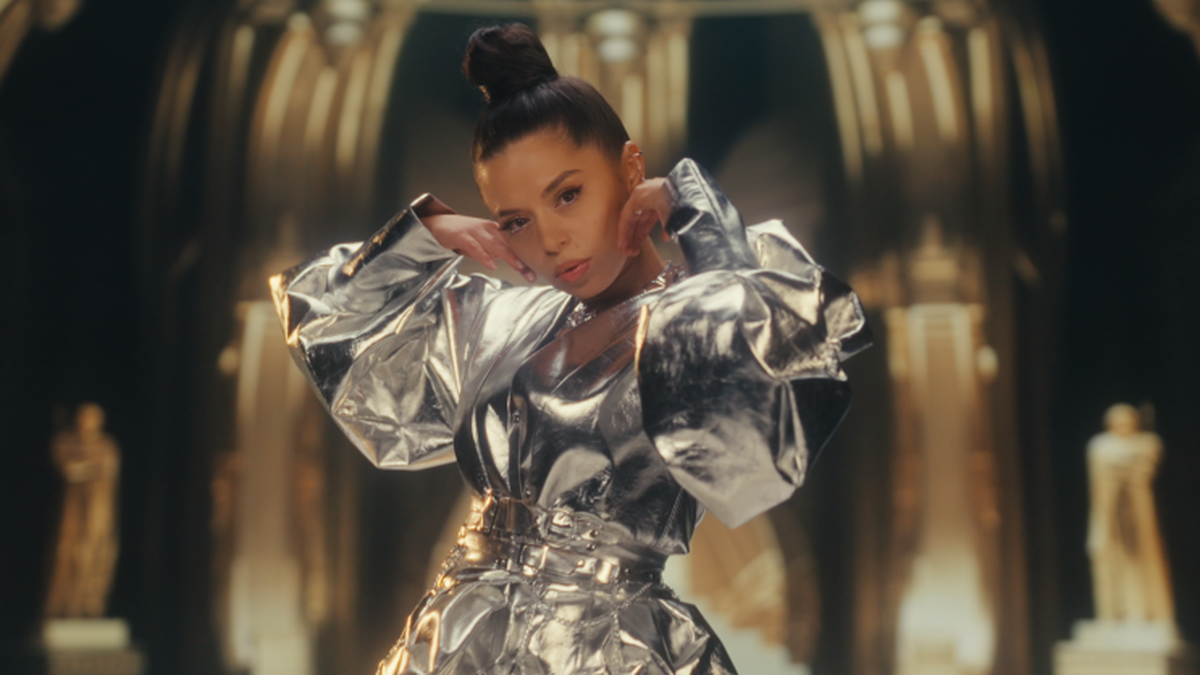 „Să vină ielele”, o nouă piesă de la Eugenia Nicolae, care hipnotizează  publicul, inspirată din folclorul românesc