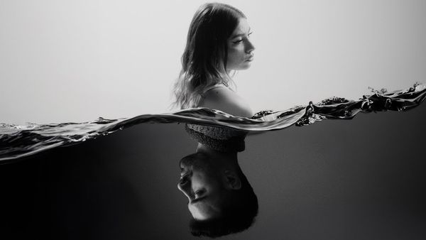 "Sperăm să ajungă la inimile voastre la fel de ușor pe c&acirc;t ne-a ieșit nouă". JO și Liviu Teodorescu au lansat piesa "Cel mai scurt drum"