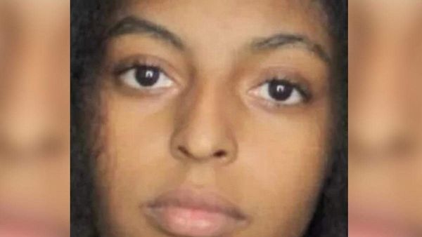 "Pentru a vedea dacă tatăl copilului se va întoarce la ea". Gestul revoltător făcut de o tânără care voia să-și recâștige fostul iubit. Și-a călcat bebelușul pe cap