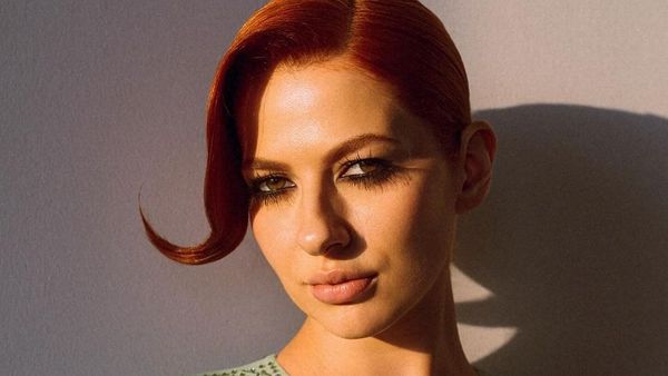 "Din ce în ce mai vulgară". Lidia Buble, cea mai îndrăzneață apariție! Ipostaza din ultimul său single a provocat un val de reacții