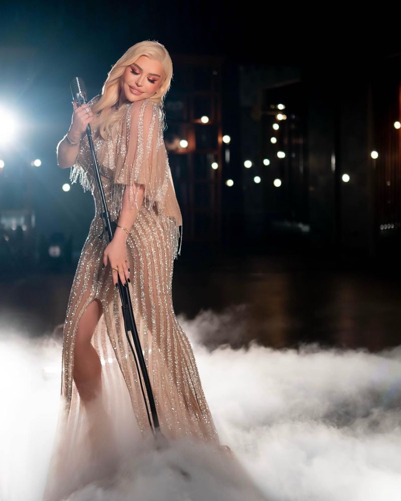 Ce face Loredana Groza cu hainele pe care nu le mai poartă