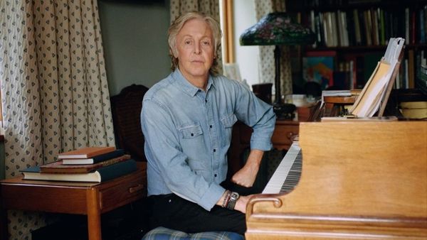 Paul McCartney, membru al legendarei trupe The Beatles, primul artist britanic miliardar