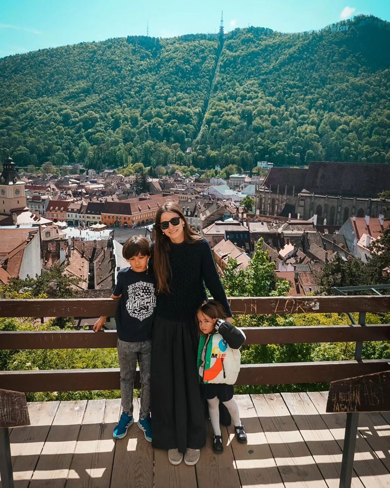 Cum își crește Dana Rogoz cei doi copii?