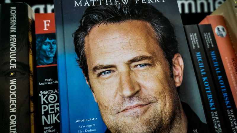 Moartea lui Matthew Perry este investigată de poliţia din Los Angeles şi DEA din cauza ketaminelor găsite &icirc;n s&acirc;ngele său