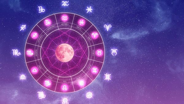 Horoscop zilnic, 24 mai 2024: Berbecii se străduiesc să &icirc;și pună viața &icirc;n ordine. Scorpionii au probleme cu gelozia