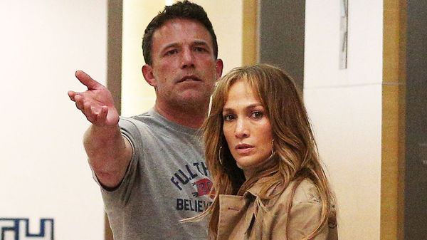 Jennifer Lopez și Ben Affleck, surprinși &icirc;n timp ce se certau &icirc;n mijlocul străzii. Ce i-a reproșat actorul