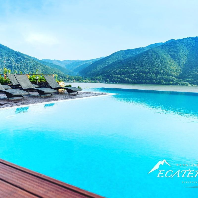 Unde găsești cele mai frumoase piscine infinity din România?