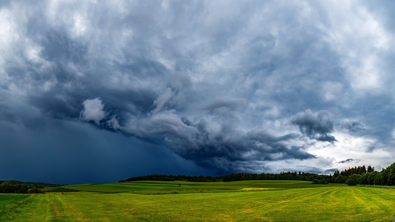 Meteorologii au emis un nou cod galben de vijelii! Care sunt zonele vizate?