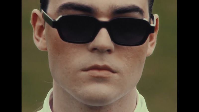 "Este un proiect &icirc;ndrăzneț, cinematic și excentric.Trebuie neapărat să vedeți videoclipul". Radu Ștefan Bănică și JUNO au lansat piesa "Samsara"