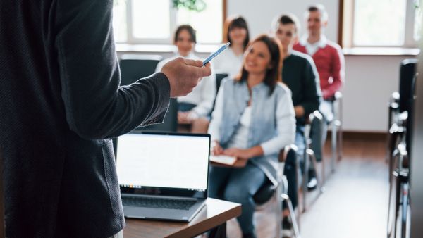 Cine va sta acasă pe 5 iunie. O noua zi libera de la Guvern
