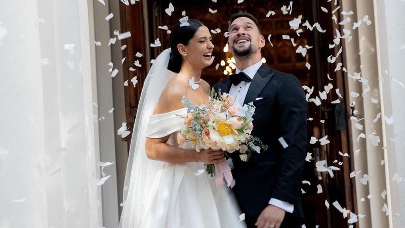 Oana Moșneagu a făcut senzație &icirc;n ziua nunții! Detaliul care i-a &icirc;nduioșat pe fani: "Ce frumos i-a căzut pe g&acirc;t"
