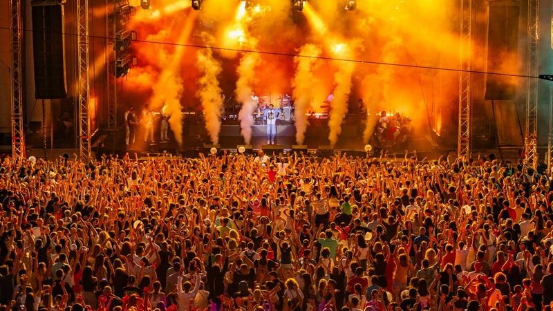 5000 de spectatori s-au &icirc;nt&acirc;lnit cu 13 x Smiley &icirc;ntr-o călătorie de entertainment suprem prin SmileyVerse, la Arenele Romane