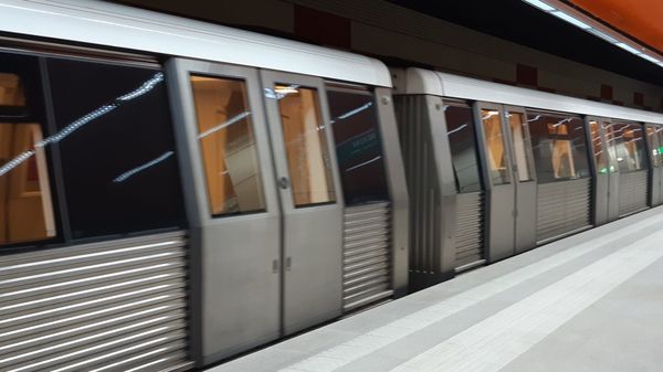 Cine este t&acirc;nărul care s-a aruncat &icirc;n fața metroului, &icirc;n stația Aurel Vlaicu 