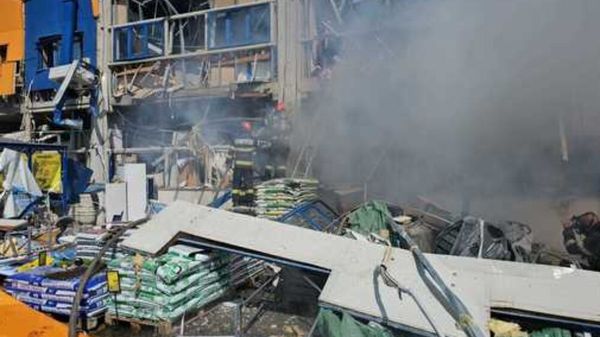 Botoşani! Explozie puternică și incendiu la un magazin de bricolaj. Sunt cel puțin 13 victime rănite &icirc;n urma deflagrației