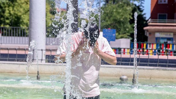 Cod galben şi cod portocaliu de vijelii. Canicula a pus stăpânire pe România