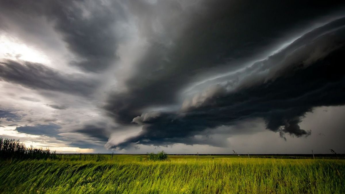  Meteorologii anunță ploi, intensificări ale vântului şi vijelii