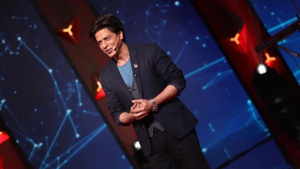 Shah Rukh Khan, internat de urgenţă în spital după ce a suferit un infarct. Cum se simte acum superstarul de la Bollywood: "Ești omul iubit de toată planeta.Dumnezeu nu te lasă"