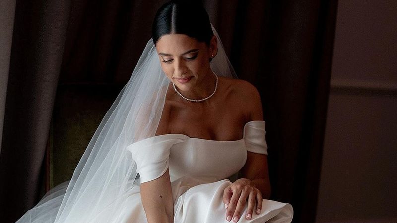 Oana Moșneagu a strălucit &icirc;n ziua nunții! C&acirc;t a costat, de fapt, rochia de mireasă a actriței: &rdquo;Am leșinat c&acirc;nd am văzut prețul&rdquo;