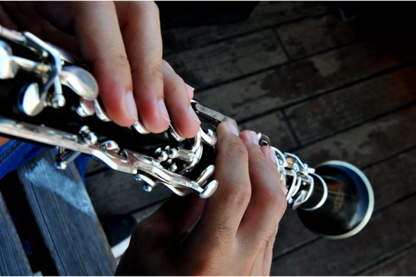 &Icirc;mbunătățește experiența muzicală cu accesorii de top pentru clarinet
