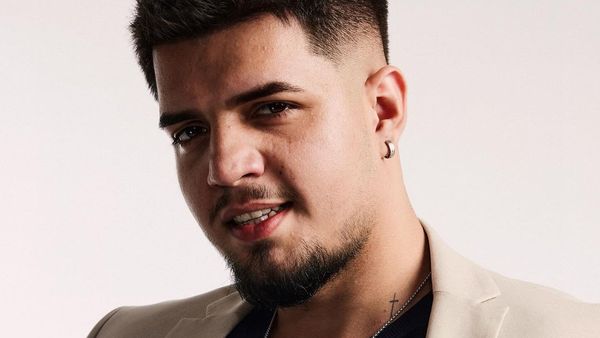 Cine sunt părinții lui Babasha, artistul controversat de la concertul Coldplay din București