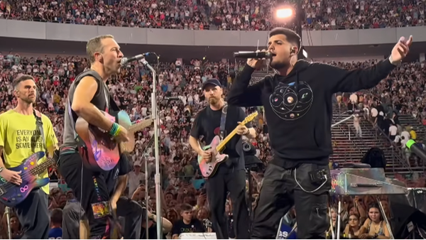 Babasha, din nou la concertul Coldplay! Publicul s-a dezlănțuit pe melodia t&acirc;nărului. Motivul pentru care nu a mai fost huiduit - VIDEO