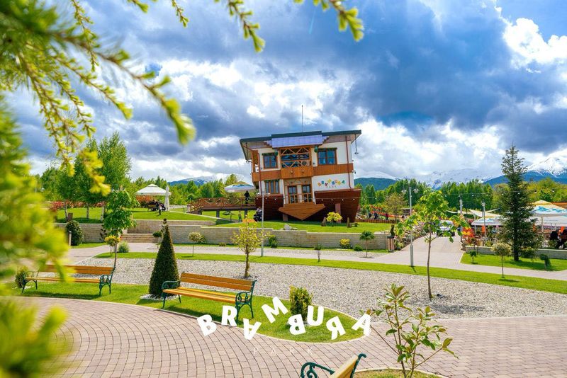 Top 5 parcuri tematice din România