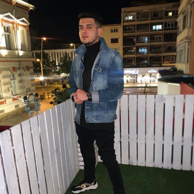 Babasha va cânta la „Beach, Please!”.